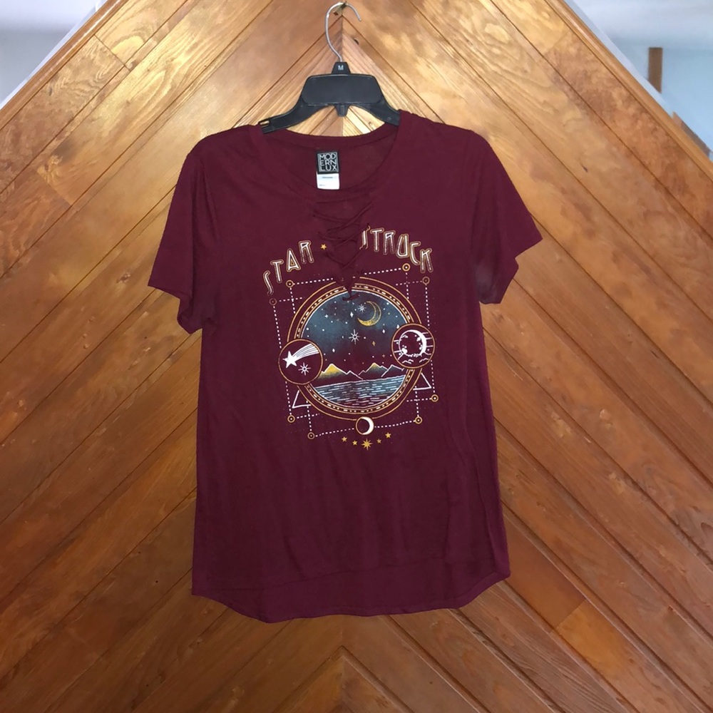 Maroon graphic t-shirt